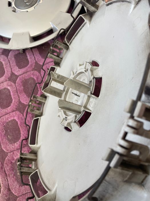 Продавам тасове за АУДИ/AUDI