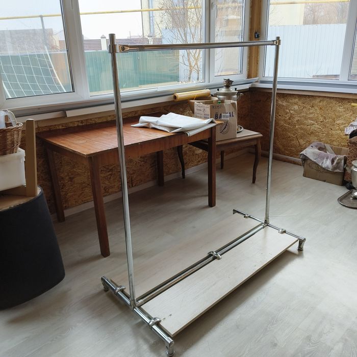 Отдам за деньги напольная вешалка