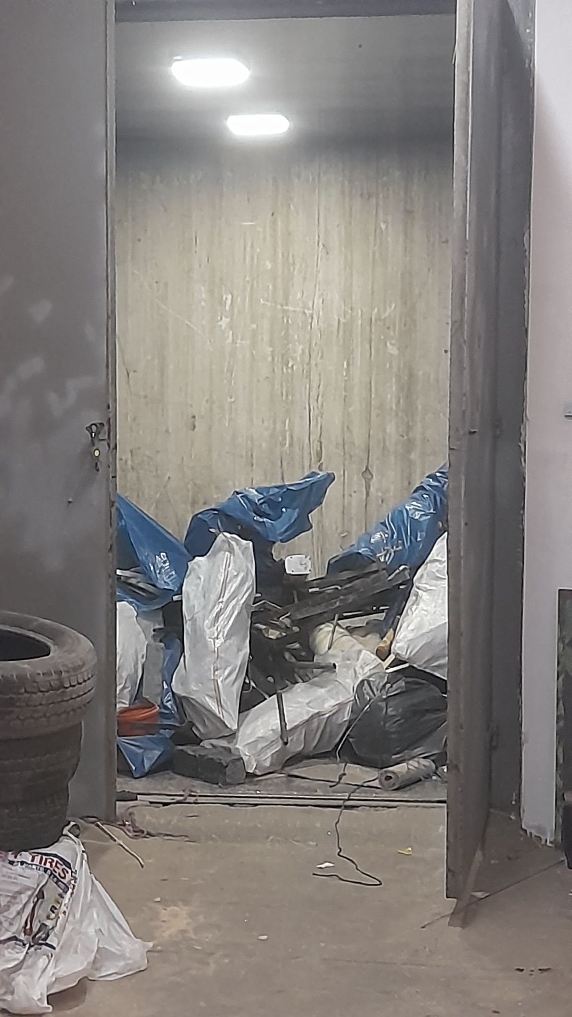 Debarasare în tot Bucureștiul în toate sectoarele sunați firma autoriz