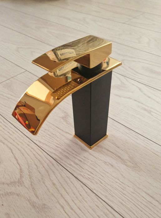 Baterie sanitară (Luxury) Black/Gold