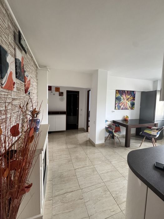 Inchiriez apartament 2 camere regim hotelier