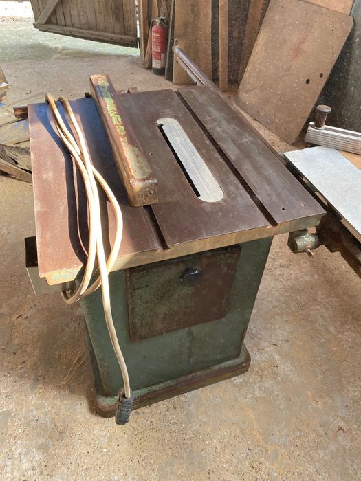 Циркуляр с каретка