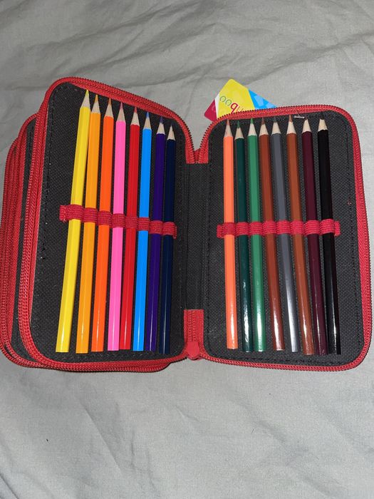 Penar complet echipat pentru scolare băiatului