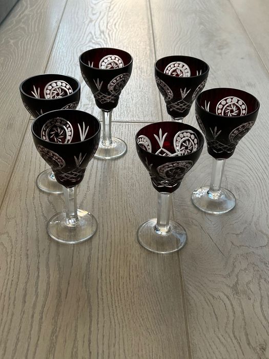 6 броя чаши подходящи за питие или десерт