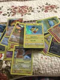 Set de 50 de cărți Pokemon la 150 de lei