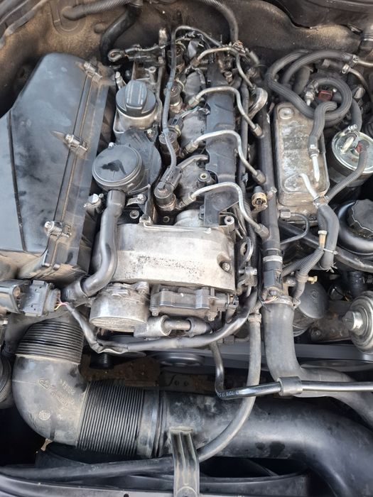 Se vinde Motor complet cu Injectoare Mercedes sprinter C220 CDi 2.2