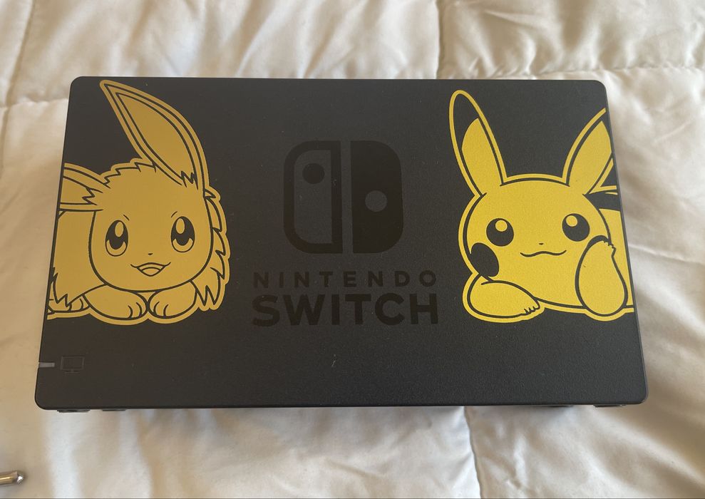 Nintendo Switch Pikachu & Evee Edition голям комплект