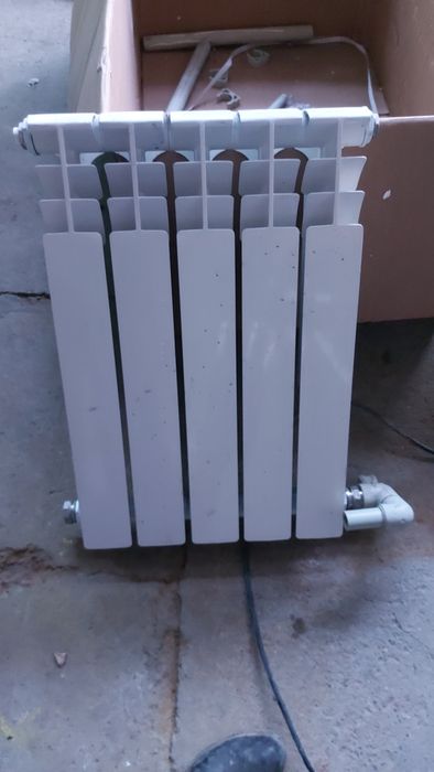 Радиатор с кранами угловыми на 25тр.