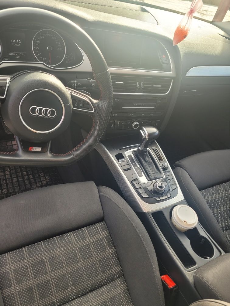 Vând  Audi A4    ,an 2014