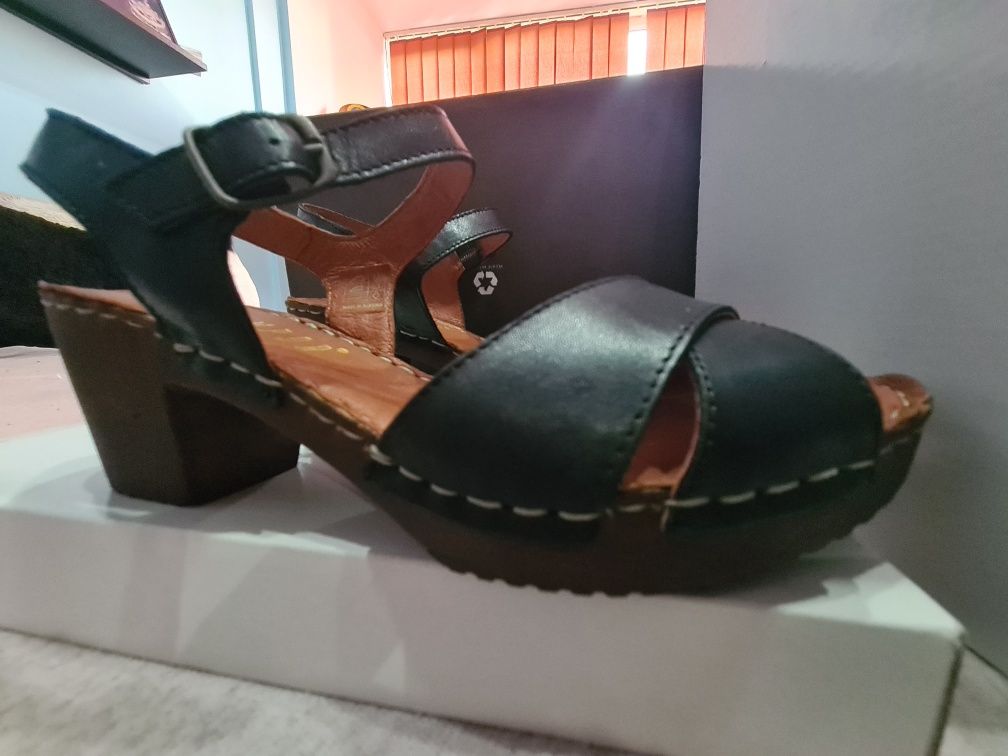 Black friday - VAND sandale , NOI,  foarte comode - PIELE