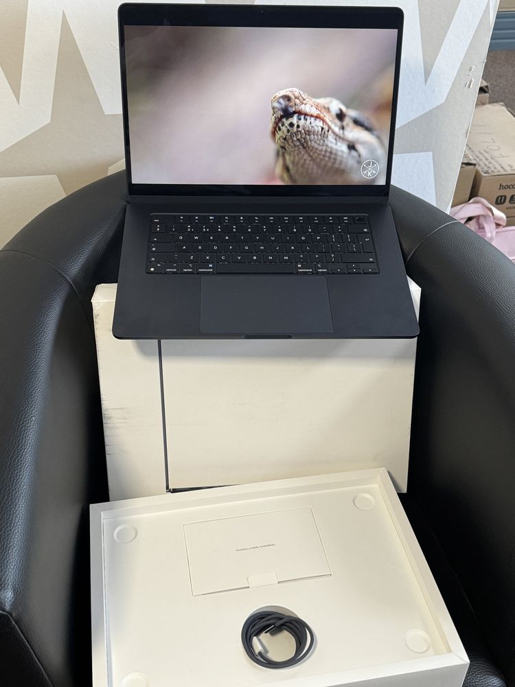 MacBook Air 15 - inch / Apple M2 / RAM - 8 Gb / 256 gb |