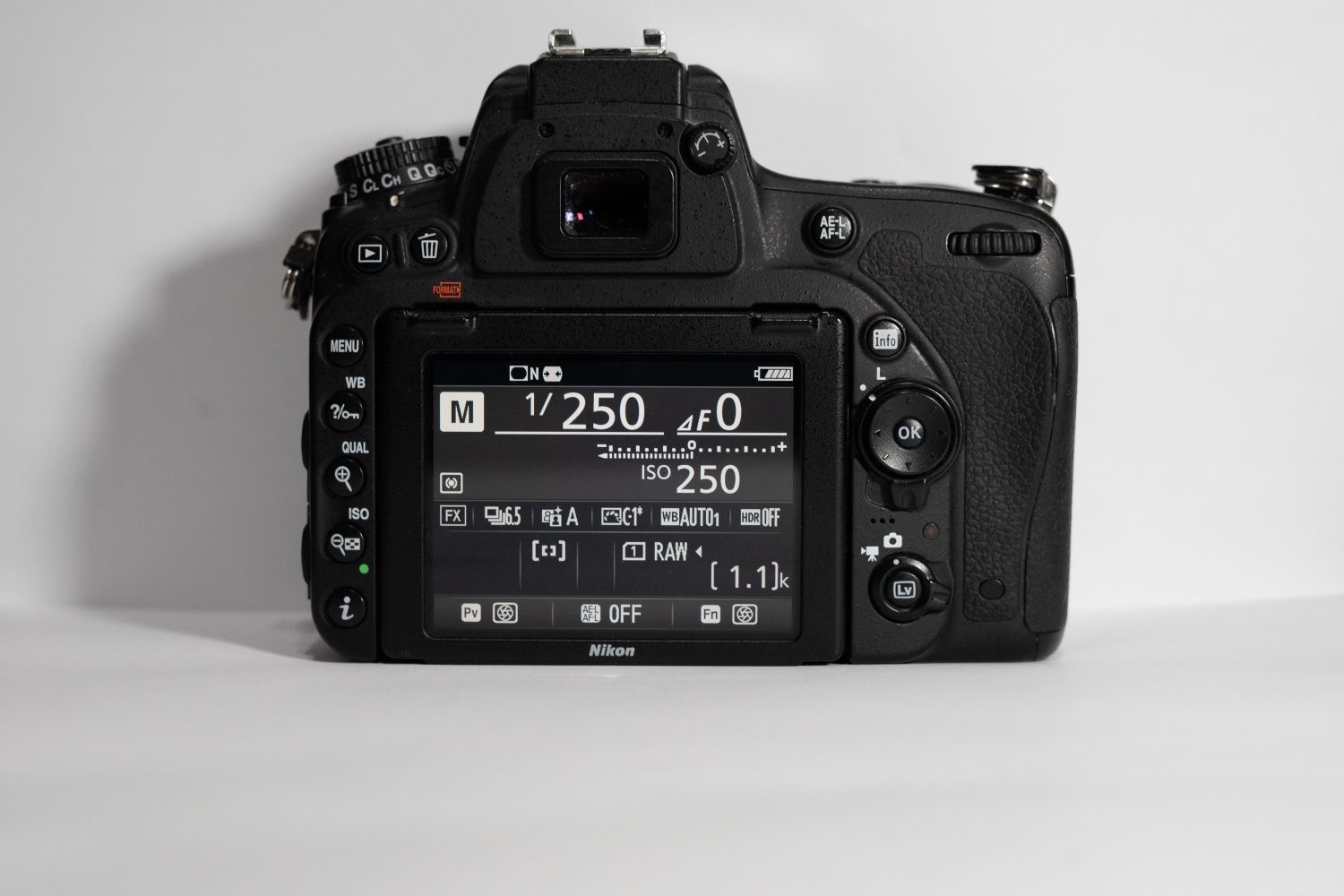Vând Nikon D750 in stare foarte bună