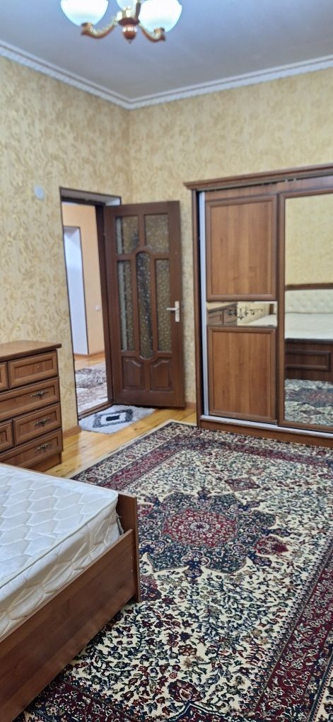 Фаргона шахар давр сарой туйхонаси олдида уй сотилади