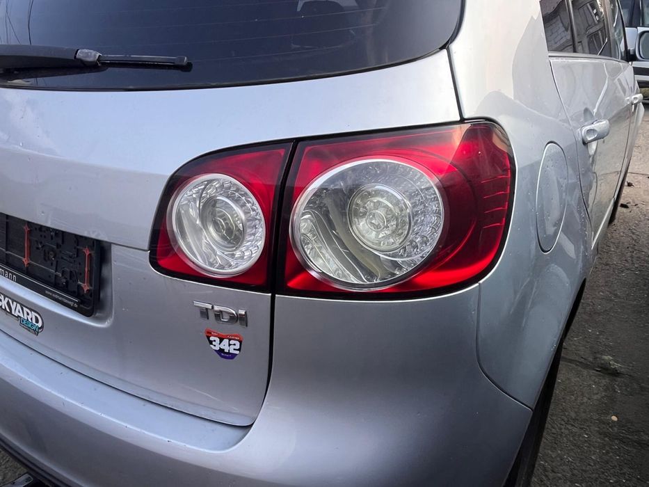Stopuri spate vw golf 5 plus