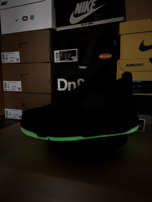 Air Jordan 4 Retro Kaws