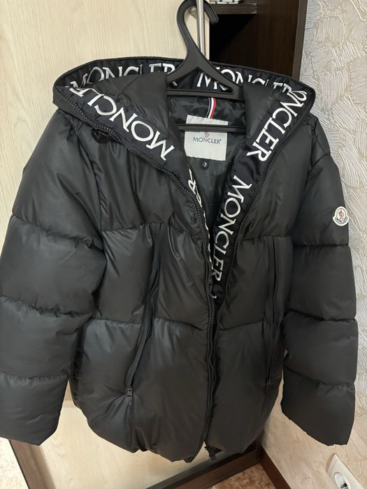Продам куртку Монклер