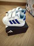 Бебешки обувки Adidas размер 19