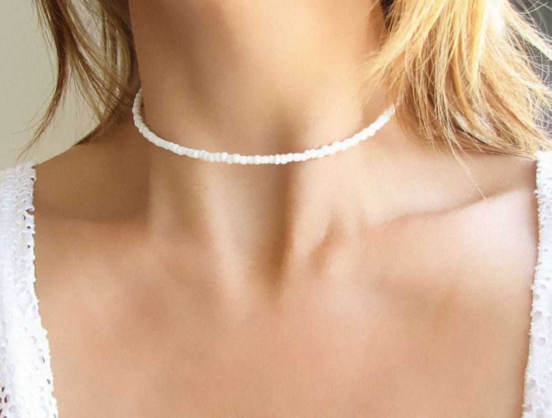 Chocker in diverse culori