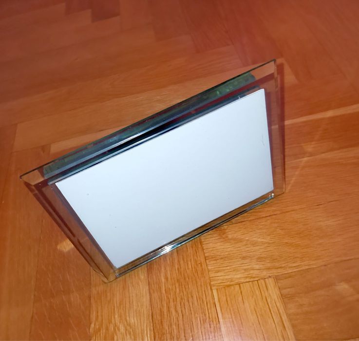 Красива стъклена рамка за снимки с черен плюш луксозна размери 13 х 18