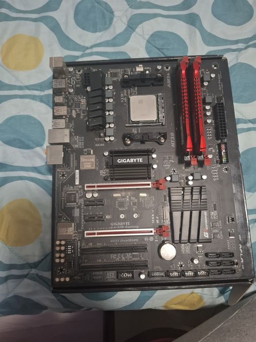 Vând Kit Placa de baza + procesor FX 8320 și 16 GB Ram