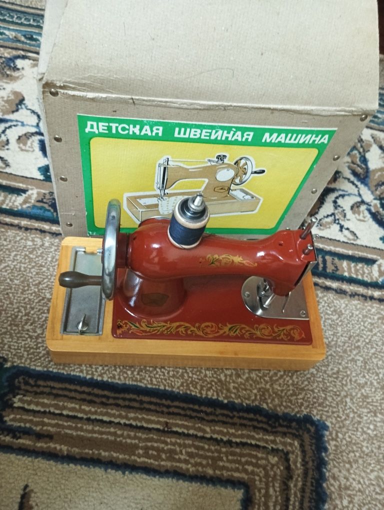 Швейная машинка антиквар игрушка 1984 год