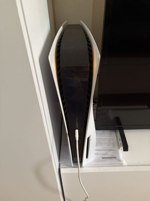 PlayStation 5 (Disc Version) + 3 джойстика + FIFA 25 подарък