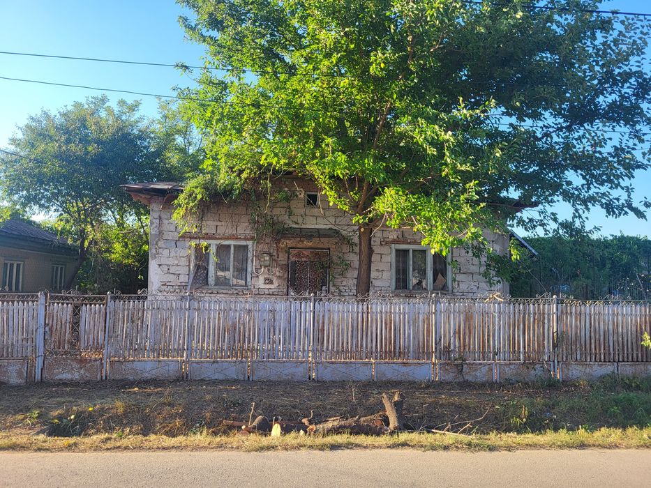 De vanzare casa batraneasca + teren 1230 mp