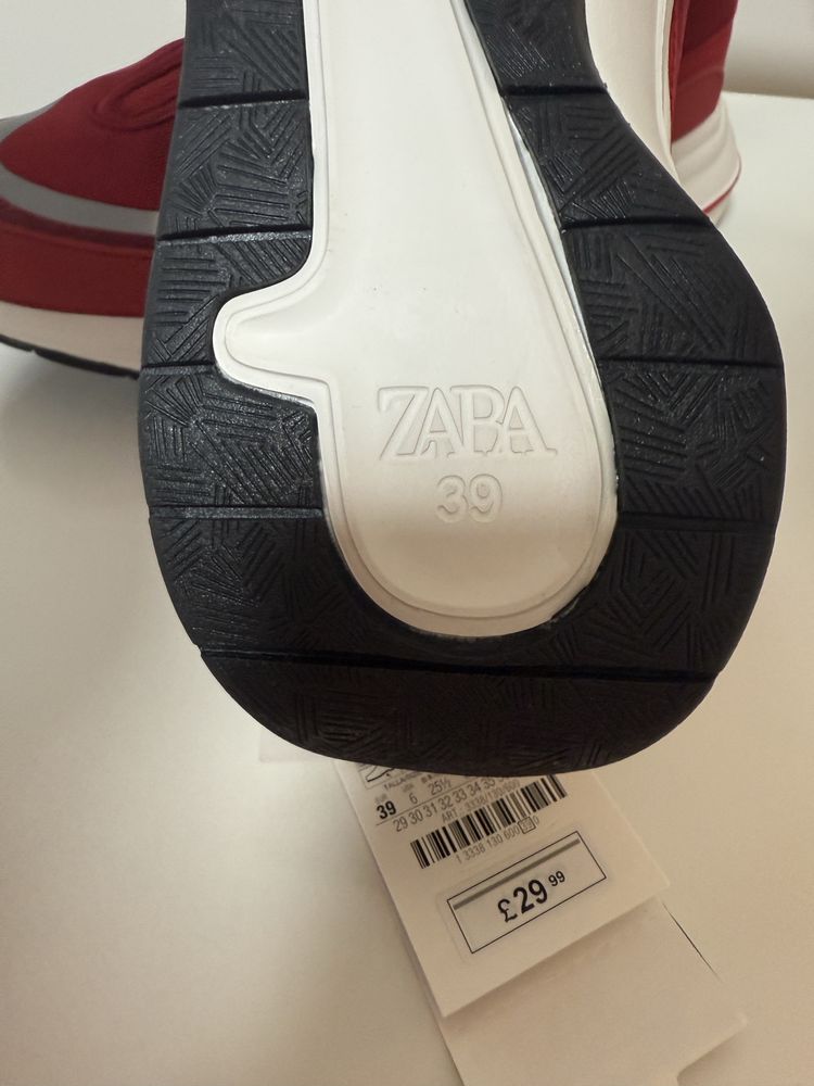 Нови маратонки от Zara