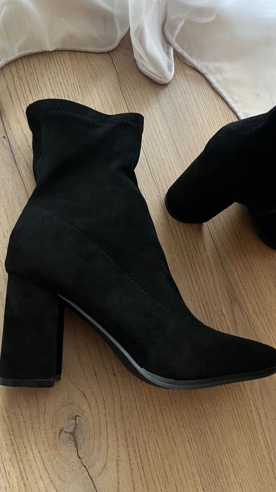 Дамски велурени боти