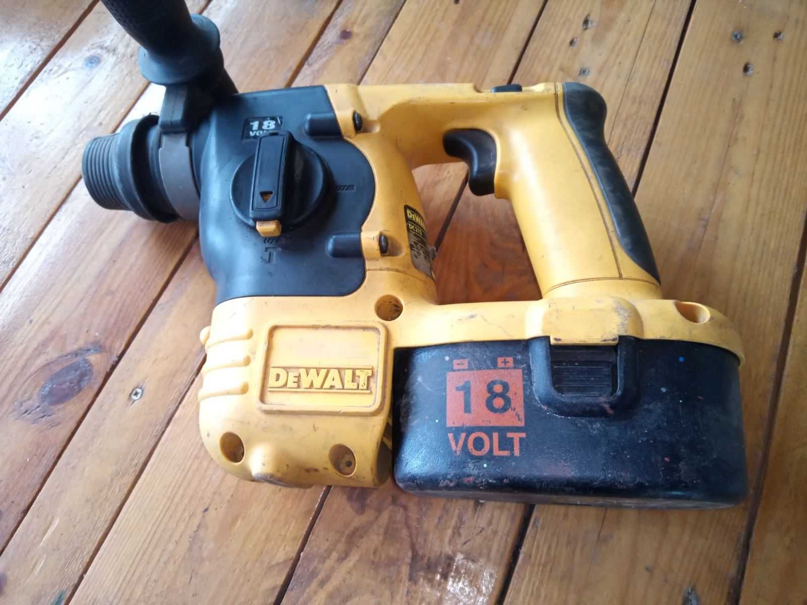 мощен ПЕРФОРАТОР оригинален DEWALT акумулаторен с Фирмена ГАРАНЦИЯ