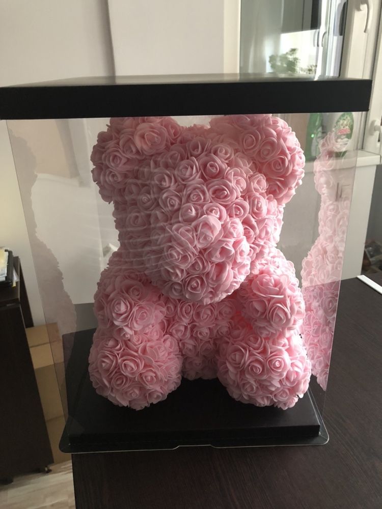 Urs roz din trandafiri 40 cm in cutie