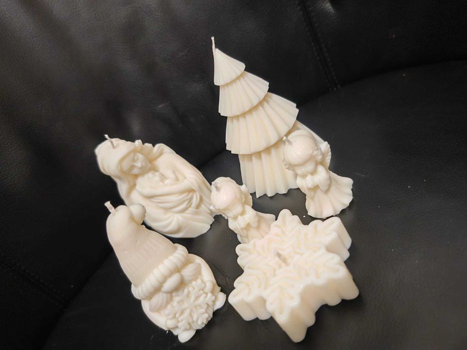 Lumanari parfumate diferite culor si modele.