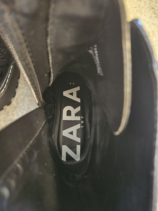 Ghete pana la glezna, Zara negre, marimea 39. Produs nou cu eticheta.