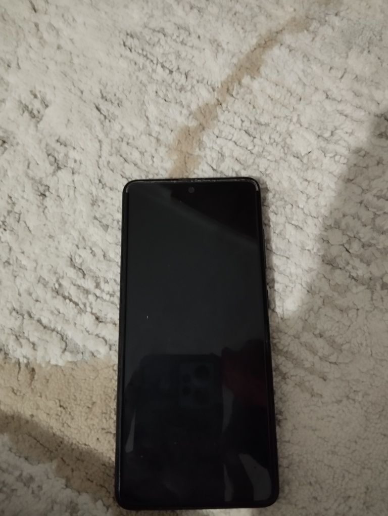 Продам Samsung А51 4/64 гб нету NFC