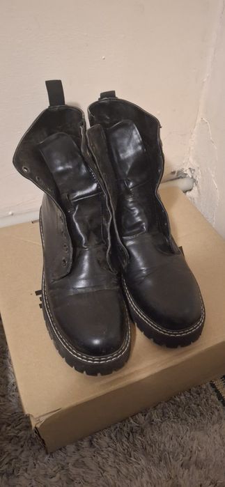 Vand 2 perechi de ghete.