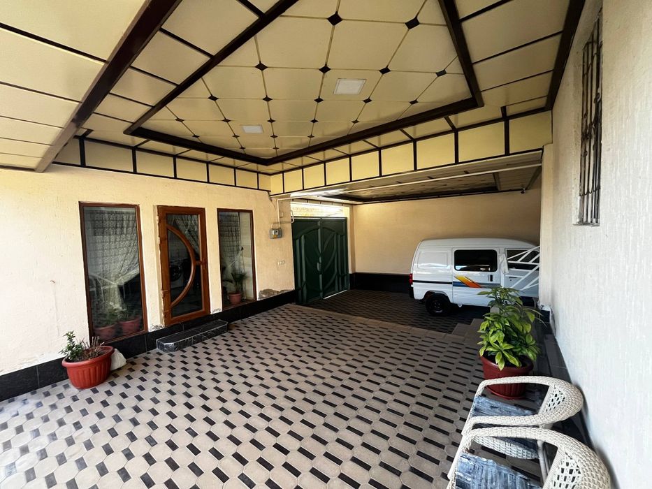 Чирчик шахрида ховли сотилади.