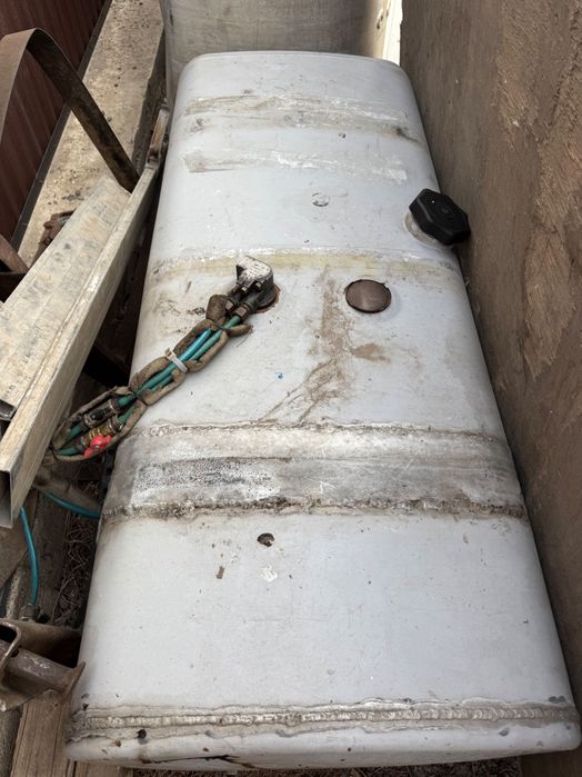 Топливный бак со стояком