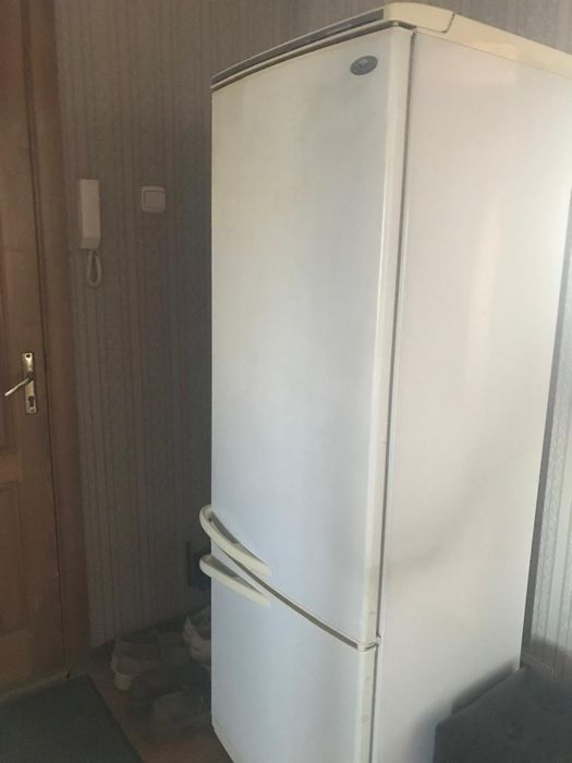 Продам  двухкамерный холодильник Атлант б/у