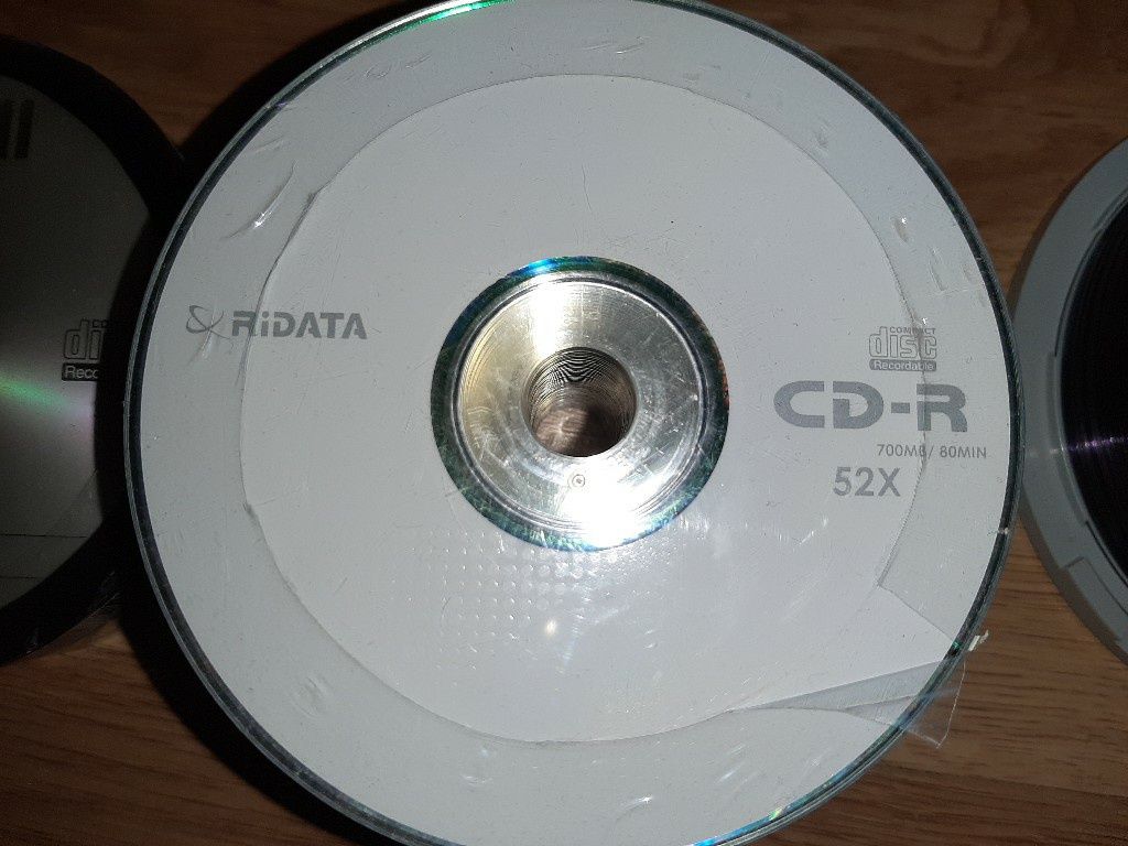 Дискове : DVD - R, CD - R, CD - RW