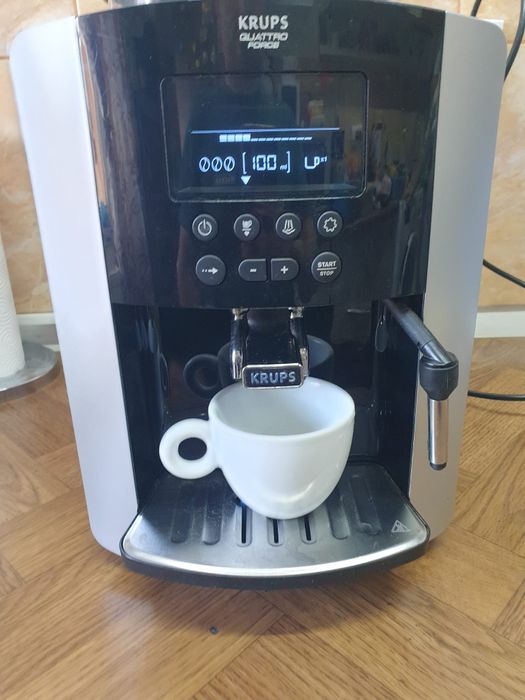 Aparat de cafea Krups cu boabe.