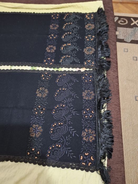 Vând  catrinte  naționale  perfect  întreținute de peste 70 ani