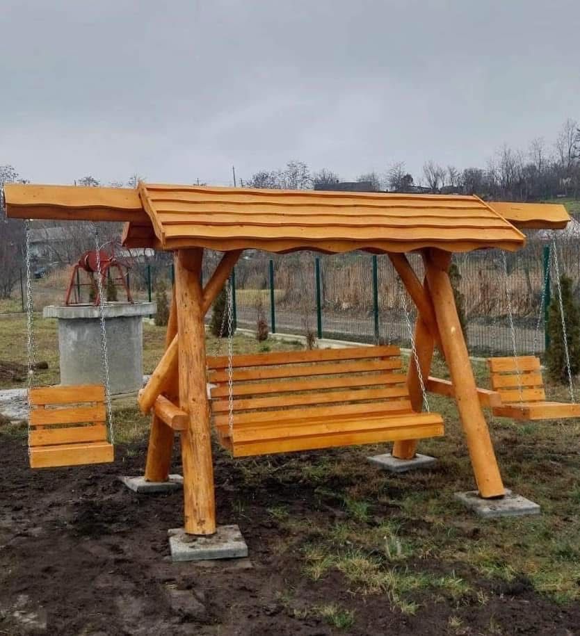 Balansoar din lemn rustic