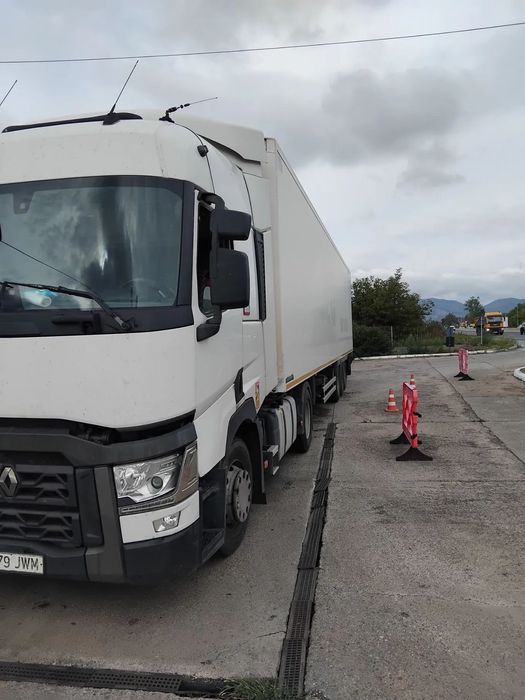 Renault T Vând ansamblu frigorific Marca Renault T460 si remorca frigorific marc