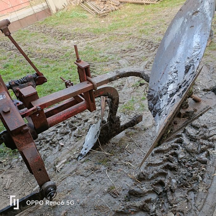 Vând plug o trupiță , 1 brazda  reversibil .