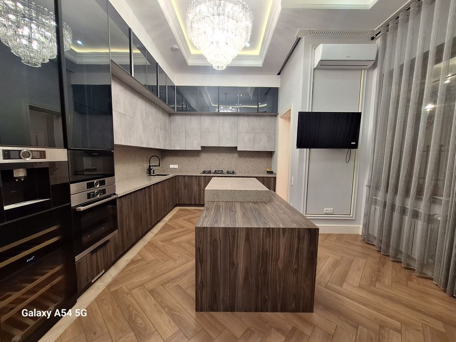 Евро дом с шикарным дорогим ремонтом и мебелью 3 уровня