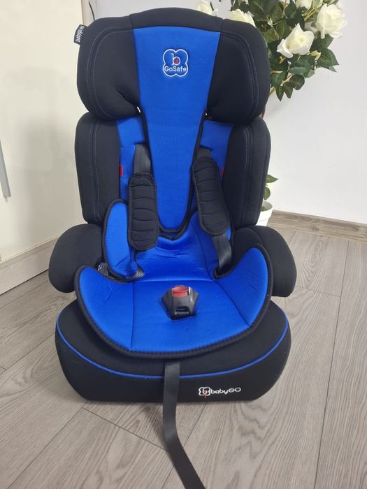 Scaun auto pentru copil .