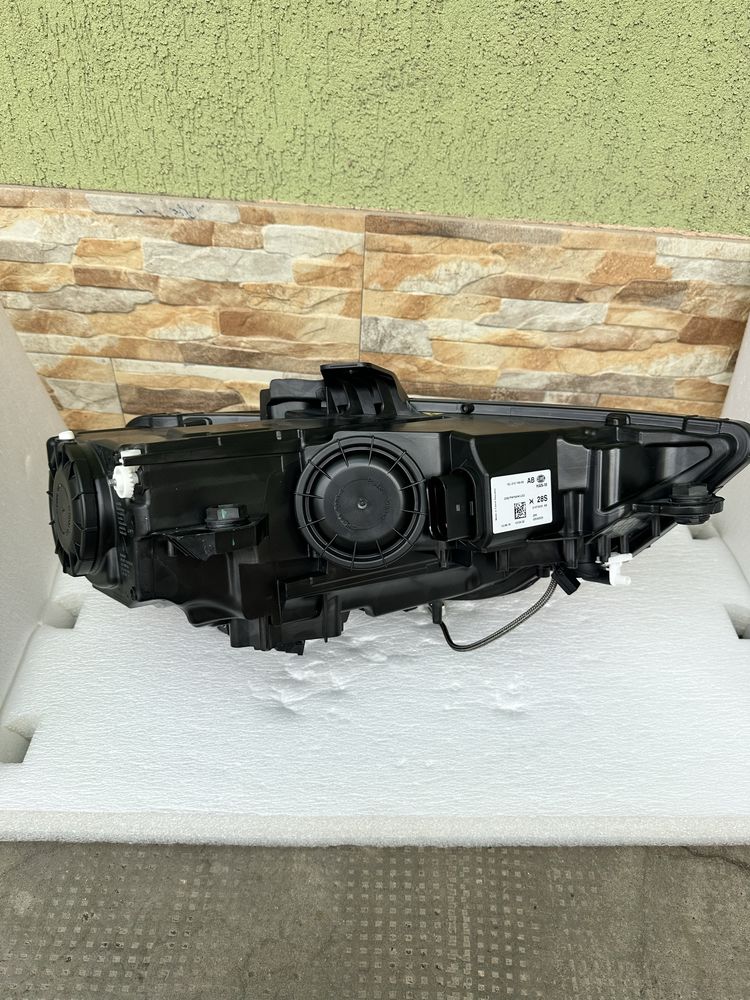 Far stanga audi A3 SUA .