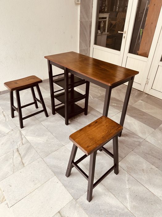Бар маса с два стола – масивен дървен комплект