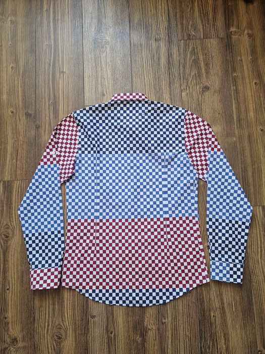 Страхотна мъжка риза FRED PERRY размер М/
L, без забележки като нова ,