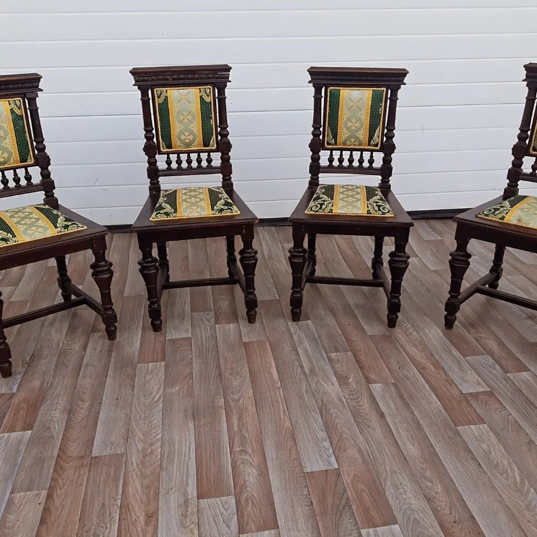 стилни масивни старинни столове с тапицерия Маракеш от Царско време